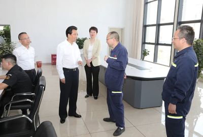 張定超在走訪慰問專家人才時強調 堅持把人才作為高質量發展的第一資源 為幸福六盤水現代化建設提供智力支撐